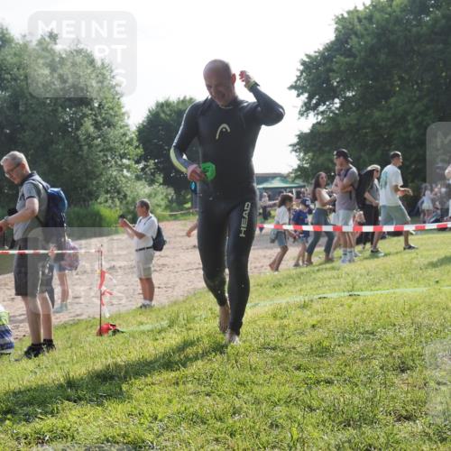 15.06.2025 - 27. Vierlanden-Triathlon KatJ http://msf.ph/oto/7984175 15.06.2025 08:53:28 Schwimmen 162, 169 meine-sportfotos.de