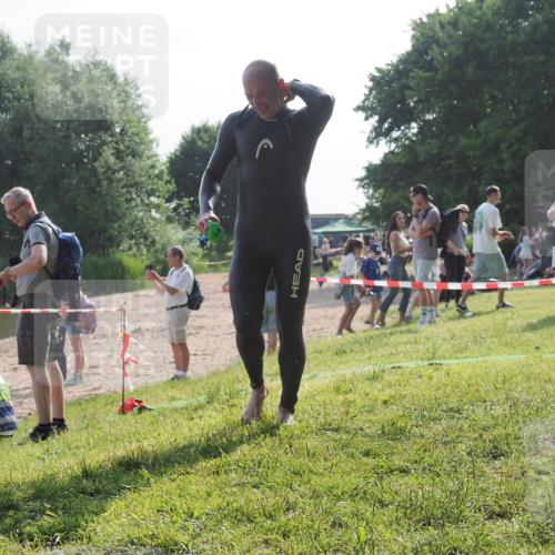15.06.2025 - 27. Vierlanden-Triathlon KatJ http://msf.ph/oto/7984178 15.06.2025 08:53:29 Schwimmen 162, 169 meine-sportfotos.de