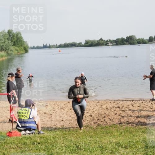 21.06.2025 - 27. Vierlanden-Triathlon MichiJ http://msf.ph/oto/7984183 15.06.2026 09:08:57 Schwimmen 199, 204 meine-sportfotos.de