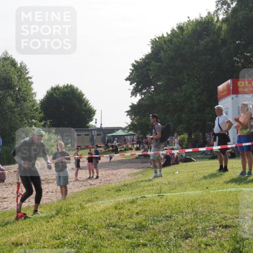 15.06.2025 - 27. Vierlanden-Triathlon KatJ http://msf.ph/oto/7984189 15.06.2025 08:54:53 Schwimmen 108 meine-sportfotos.de