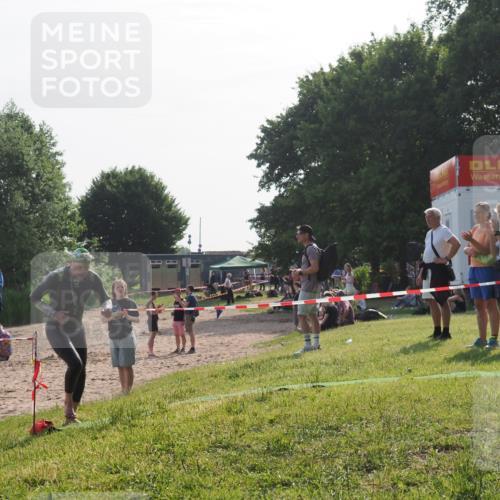 15.06.2025 - 27. Vierlanden-Triathlon KatJ http://msf.ph/oto/7984194 15.06.2025 08:54:53 Schwimmen 108 meine-sportfotos.de