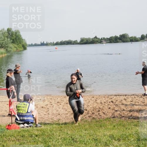 21.06.2025 - 27. Vierlanden-Triathlon MichiJ http://msf.ph/oto/7984196 15.06.2026 09:08:57 Schwimmen 199, 204 meine-sportfotos.de