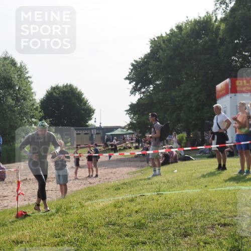 15.06.2025 - 27. Vierlanden-Triathlon KatJ http://msf.ph/oto/7984198 15.06.2025 08:54:53 Schwimmen 108 meine-sportfotos.de