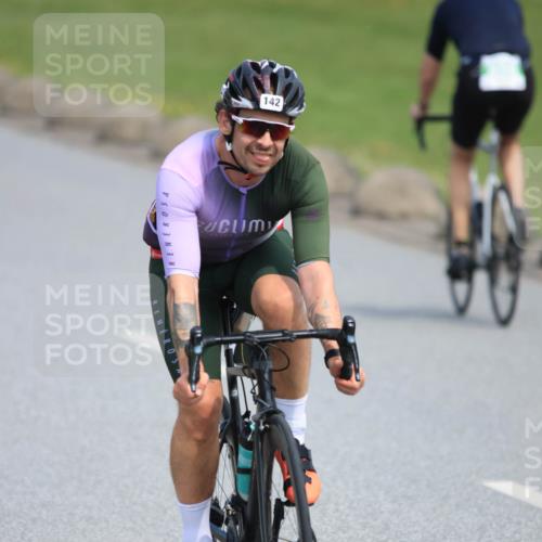 21.06.2025 - 27. Vierlanden-Triathlon H.Heesch http://msf.ph/oto/7984200 15.06.2025 11:21:06 Radfahren 93, 142, 703, 856 meine-sportfotos.de