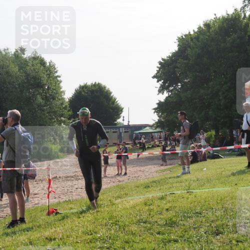 15.06.2025 - 27. Vierlanden-Triathlon KatJ http://msf.ph/oto/7984204 15.06.2025 08:54:54 Schwimmen 108 meine-sportfotos.de
