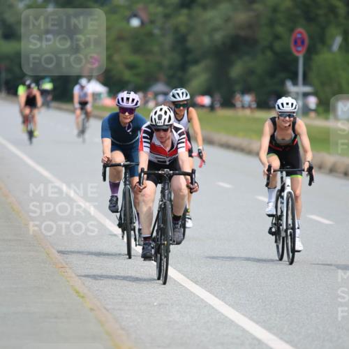 15.06.2025 - 27. Vierlanden-Triathlon H.Heesch http://msf.ph/oto/7984205 15.06.2025 10:59:30 Radfahren 206, 220, 526, 611, 652, 775 meine-sportfotos.de