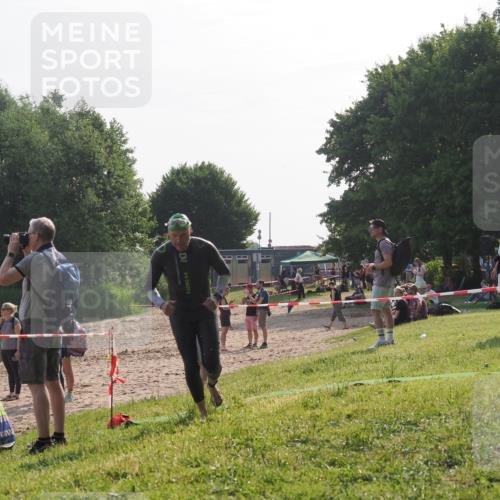 15.06.2025 - 27. Vierlanden-Triathlon KatJ http://msf.ph/oto/7984209 15.06.2025 08:54:54 Schwimmen 108 meine-sportfotos.de