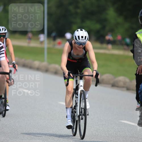 15.06.2025 - 27. Vierlanden-Triathlon H.Heesch http://msf.ph/oto/7984210 15.06.2025 10:59:32 Radfahren 206, 220, 526, 611, 652, 775 meine-sportfotos.de