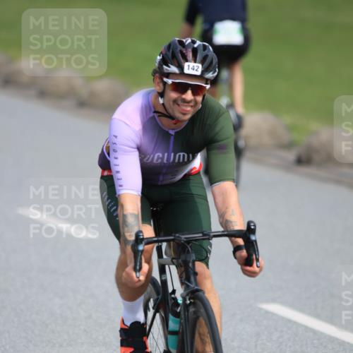 21.06.2025 - 27. Vierlanden-Triathlon H.Heesch http://msf.ph/oto/7984212 15.06.2025 11:21:06 Radfahren 93, 142, 703, 856 meine-sportfotos.de