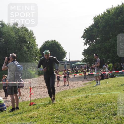 15.06.2025 - 27. Vierlanden-Triathlon KatJ http://msf.ph/oto/7984214 15.06.2025 08:54:54 Schwimmen 108 meine-sportfotos.de