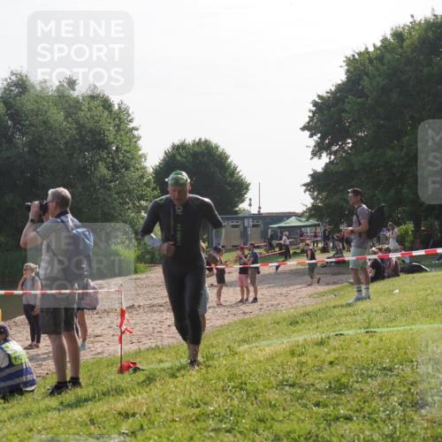 15.06.2025 - 27. Vierlanden-Triathlon KatJ http://msf.ph/oto/7984218 15.06.2025 08:54:54 Schwimmen 108 meine-sportfotos.de
