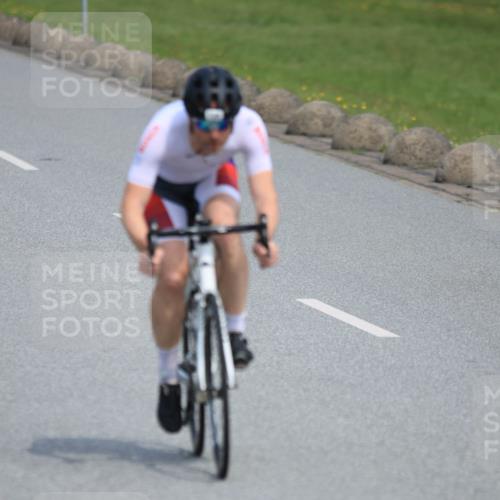 21.06.2025 - 27. Vierlanden-Triathlon H.Heesch http://msf.ph/oto/7984224 15.06.2025 11:21:15 Radfahren 139, 703, 928 meine-sportfotos.de