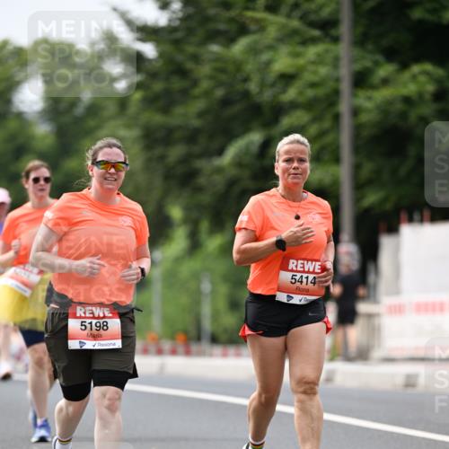 15.06.2025 - REWE Women's Run Dr. Thomas Lammeyer http://msf.ph/oto/7984257 15.06.2025 10:47:01 Laufen 5198, 5414 meine-sportfotos.de