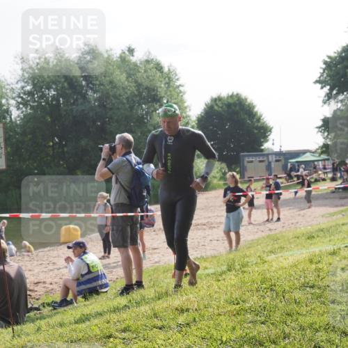 15.06.2025 - 27. Vierlanden-Triathlon KatJ http://msf.ph/oto/7984258 15.06.2025 08:54:55 Schwimmen 108 meine-sportfotos.de