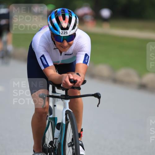 21.06.2025 - 27. Vierlanden-Triathlon H.Heesch http://msf.ph/oto/7984268 15.06.2025 11:21:53 Radfahren 225, 843 meine-sportfotos.de