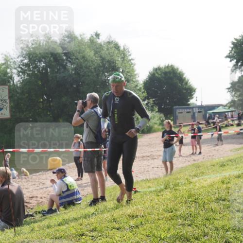 15.06.2025 - 27. Vierlanden-Triathlon KatJ http://msf.ph/oto/7984274 15.06.2025 08:54:55 Schwimmen 108 meine-sportfotos.de