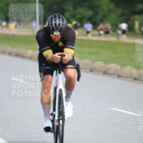 21.06.2025 - 27. Vierlanden-Triathlon H.Heesch http://msf.ph/oto/7984283 15.06.2025 11:22:02 Radfahren 133, 224, 653, 843 meine-sportfotos.de