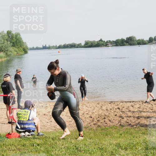 21.06.2025 - 27. Vierlanden-Triathlon MichiJ http://msf.ph/oto/7984289 15.06.2026 09:08:59 Schwimmen 199, 204 meine-sportfotos.de
