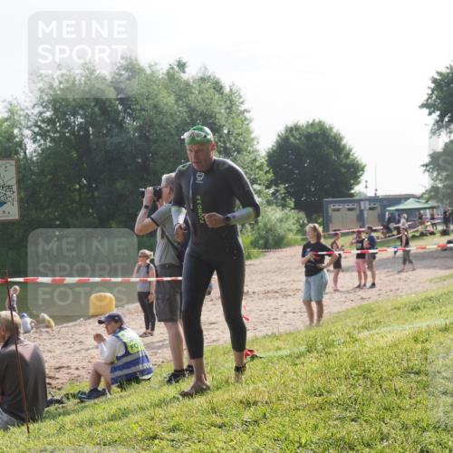 15.06.2025 - 27. Vierlanden-Triathlon KatJ http://msf.ph/oto/7984295 15.06.2025 08:54:55 Schwimmen 108 meine-sportfotos.de