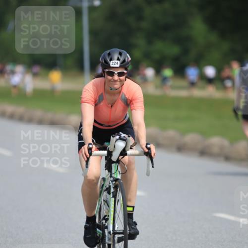 21.06.2025 - 27. Vierlanden-Triathlon H.Heesch http://msf.ph/oto/7984305 15.06.2025 11:22:06 Radfahren 133, 224, 653 meine-sportfotos.de