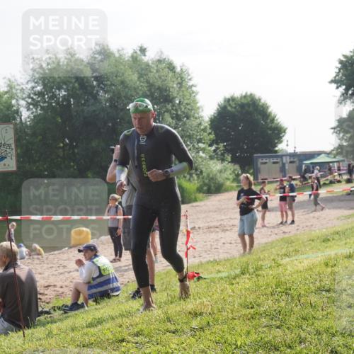 15.06.2025 - 27. Vierlanden-Triathlon KatJ http://msf.ph/oto/7984312 15.06.2025 08:54:55 Schwimmen 108 meine-sportfotos.de