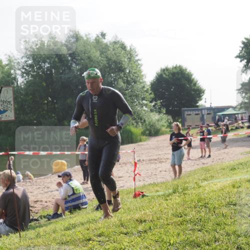 15.06.2025 - 27. Vierlanden-Triathlon KatJ http://msf.ph/oto/7984319 15.06.2025 08:54:56 Schwimmen 108 meine-sportfotos.de