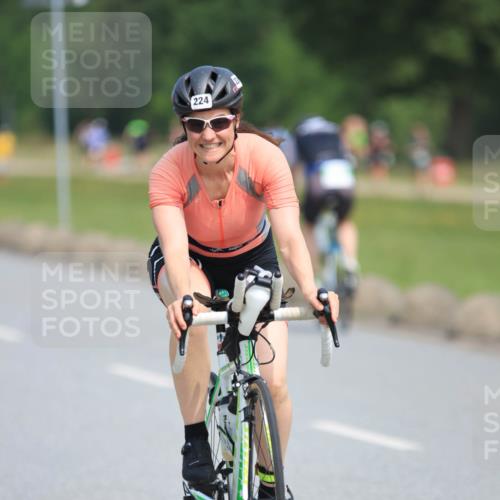 21.06.2025 - 27. Vierlanden-Triathlon H.Heesch http://msf.ph/oto/7984321 15.06.2025 11:22:06 Radfahren 133, 224, 653 meine-sportfotos.de