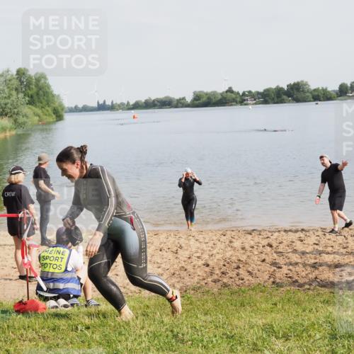 21.06.2025 - 27. Vierlanden-Triathlon MichiJ http://msf.ph/oto/7984323 15.06.2026 09:08:59 Schwimmen 199, 204 meine-sportfotos.de