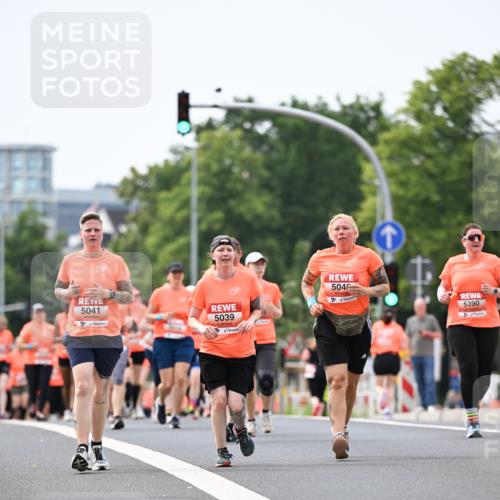15.06.2025 - REWE Women's Run Dr. Thomas Lammeyer http://msf.ph/oto/7984330 15.06.2025 10:47:03 Laufen 5041, 5039, 5046, 5390 meine-sportfotos.de