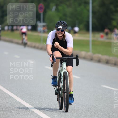 15.06.2025 - 27. Vierlanden-Triathlon H.Heesch http://msf.ph/oto/7984332 15.06.2025 10:59:45 Radfahren 371, 374, 459, 483, 630 meine-sportfotos.de