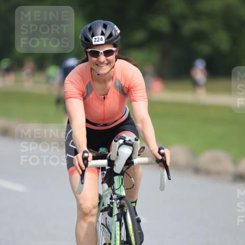 21.06.2025 - 27. Vierlanden-Triathlon H.Heesch http://msf.ph/oto/7984335 15.06.2025 11:22:06 Radfahren 133, 224, 653 meine-sportfotos.de