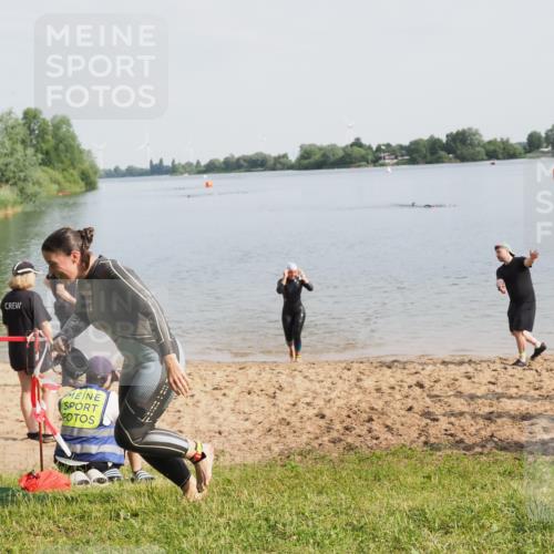 21.06.2025 - 27. Vierlanden-Triathlon MichiJ http://msf.ph/oto/7984337 15.06.2026 09:08:59 Schwimmen 199, 204 meine-sportfotos.de