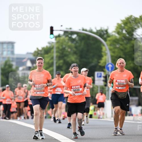 15.06.2025 - REWE Women's Run Dr. Thomas Lammeyer http://msf.ph/oto/7984363 15.06.2025 10:47:05 Laufen 5041, 5039, 5040 meine-sportfotos.de