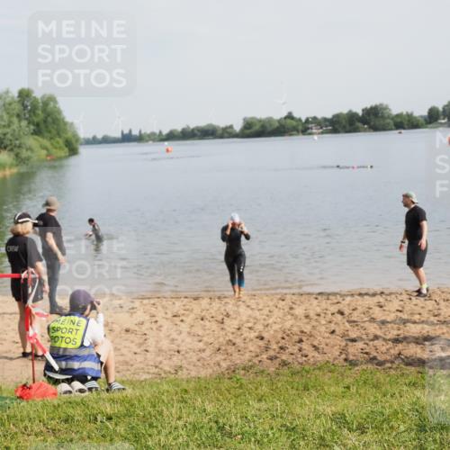 21.06.2025 - 27. Vierlanden-Triathlon MichiJ http://msf.ph/oto/7984371 15.06.2026 09:09:00 Schwimmen 199, 204 meine-sportfotos.de