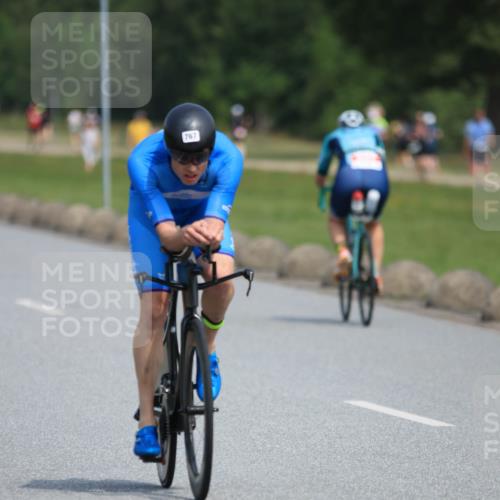 21.06.2025 - 27. Vierlanden-Triathlon H.Heesch http://msf.ph/oto/7984397 15.06.2025 11:22:21 Radfahren 19, 218, 767, 920 meine-sportfotos.de