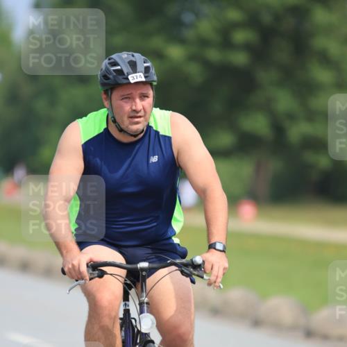 15.06.2025 - 27. Vierlanden-Triathlon H.Heesch http://msf.ph/oto/7984409 15.06.2025 10:59:53 Radfahren 374, 682 meine-sportfotos.de