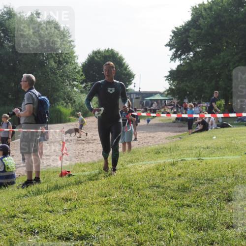 15.06.2025 - 27. Vierlanden-Triathlon KatJ http://msf.ph/oto/7984410 15.06.2025 08:55:41 Schwimmen 225 meine-sportfotos.de