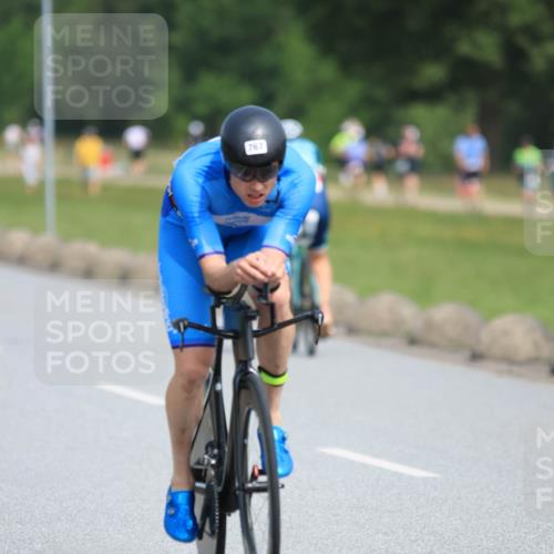 21.06.2025 - 27. Vierlanden-Triathlon H.Heesch http://msf.ph/oto/7984413 15.06.2025 11:22:22 Radfahren 19, 218, 767, 920 meine-sportfotos.de