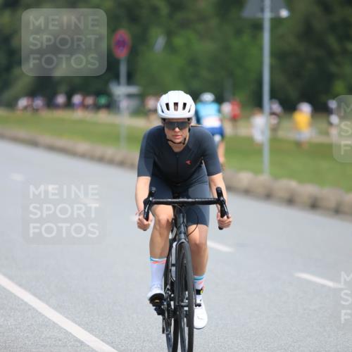 21.06.2025 - 27. Vierlanden-Triathlon H.Heesch http://msf.ph/oto/7984430 15.06.2025 11:22:24 Radfahren 19, 198, 218, 767, 920 meine-sportfotos.de