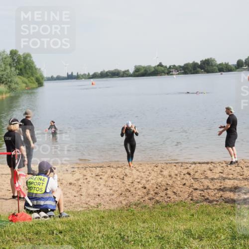 21.06.2025 - 27. Vierlanden-Triathlon MichiJ http://msf.ph/oto/7984439 15.06.2026 09:09:00 Schwimmen 199, 204 meine-sportfotos.de