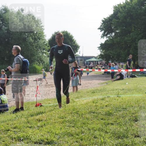 15.06.2025 - 27. Vierlanden-Triathlon KatJ http://msf.ph/oto/7984440 15.06.2025 08:55:41 Schwimmen 225 meine-sportfotos.de
