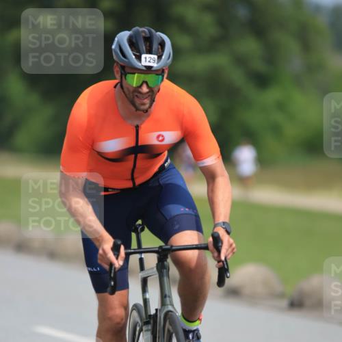 15.06.2025 - 27. Vierlanden-Triathlon H.Heesch http://msf.ph/oto/7984442 15.06.2025 11:00:04 Radfahren 113, 129 meine-sportfotos.de