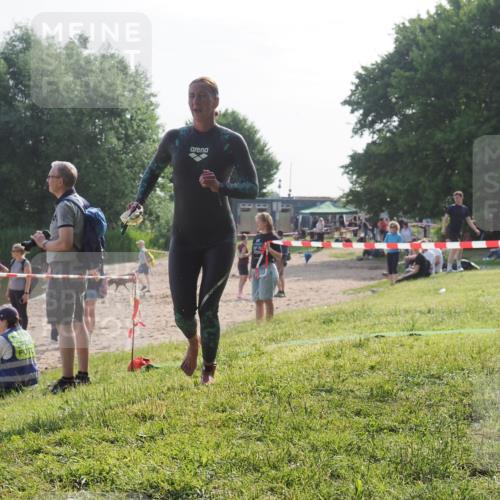 15.06.2025 - 27. Vierlanden-Triathlon KatJ http://msf.ph/oto/7984444 15.06.2025 08:55:41 Schwimmen 225 meine-sportfotos.de