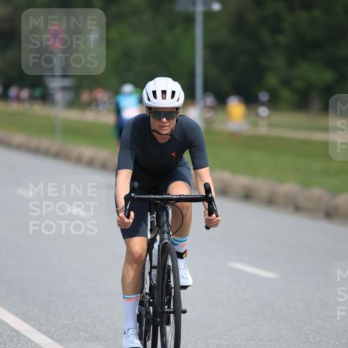 21.06.2025 - 27. Vierlanden-Triathlon H.Heesch http://msf.ph/oto/7984448 15.06.2025 11:22:25 Radfahren 198, 218, 767, 920 meine-sportfotos.de