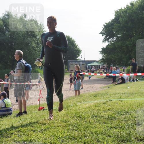 15.06.2025 - 27. Vierlanden-Triathlon KatJ http://msf.ph/oto/7984453 15.06.2025 08:55:42 Schwimmen 225 meine-sportfotos.de