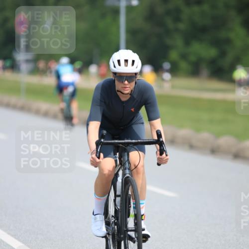21.06.2025 - 27. Vierlanden-Triathlon H.Heesch http://msf.ph/oto/7984464 15.06.2025 11:22:25 Radfahren 198, 218, 767, 920 meine-sportfotos.de