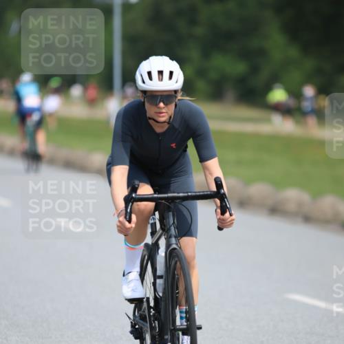 21.06.2025 - 27. Vierlanden-Triathlon H.Heesch http://msf.ph/oto/7984478 15.06.2025 11:22:25 Radfahren 198, 218, 767, 920 meine-sportfotos.de