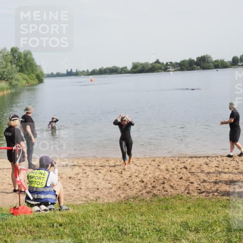 21.06.2025 - 27. Vierlanden-Triathlon MichiJ http://msf.ph/oto/7984485 15.06.2026 09:09:01 Schwimmen 199, 204 meine-sportfotos.de