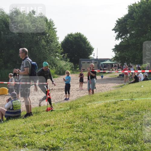 15.06.2025 - 27. Vierlanden-Triathlon KatJ http://msf.ph/oto/7984487 15.06.2025 08:56:17 Schwimmen 239 meine-sportfotos.de
