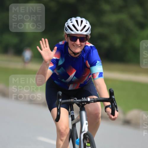 15.06.2025 - 27. Vierlanden-Triathlon H.Heesch http://msf.ph/oto/7984491 15.06.2025 11:00:30 Radfahren 157, 162, 227, 417, 489, 571, 638, 650 meine-sportfotos.de
